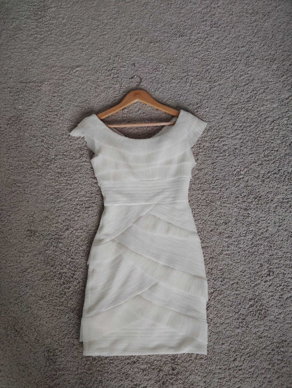 BCBGMAXAZRIA White Cap-Sleeve Bandage Dress